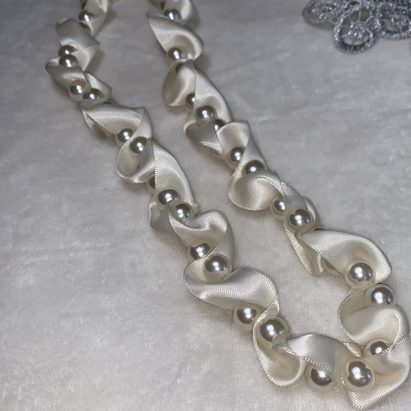 Lot of Four Headbands Cream and Silver Theme - Picture 12 of 15